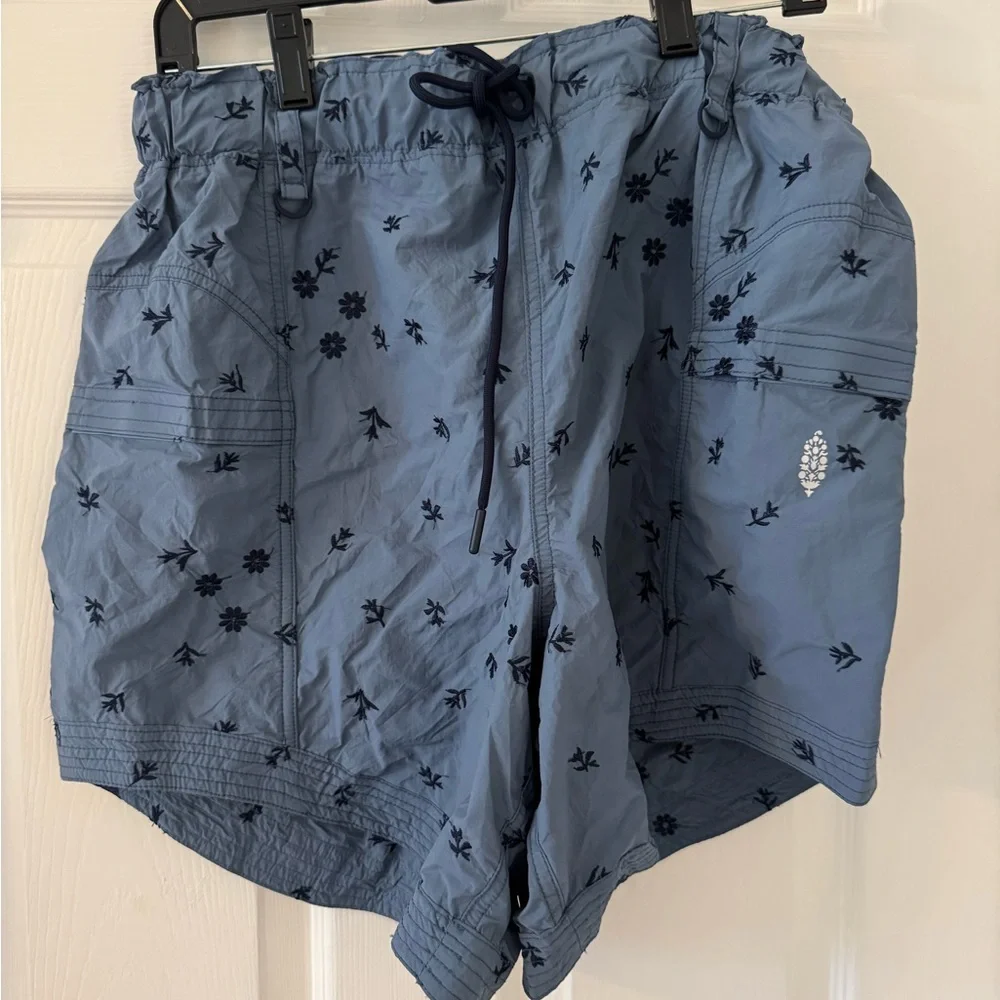 Free People Movement In The Wild Embroidered Shorts Size Large NWT - Picture 4 of 6